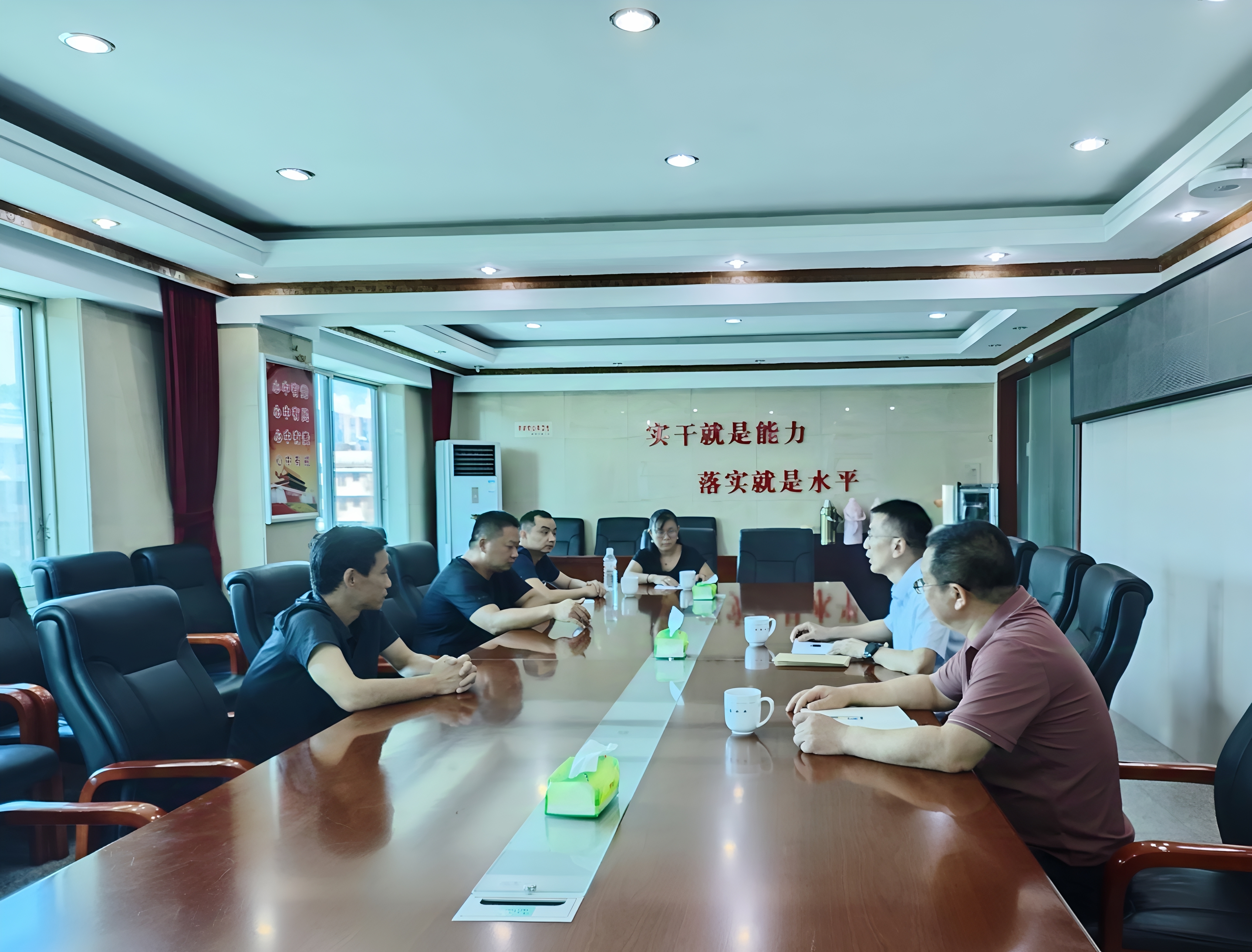 慰問困難黨員.jpg 慰問困難黨員.jpg